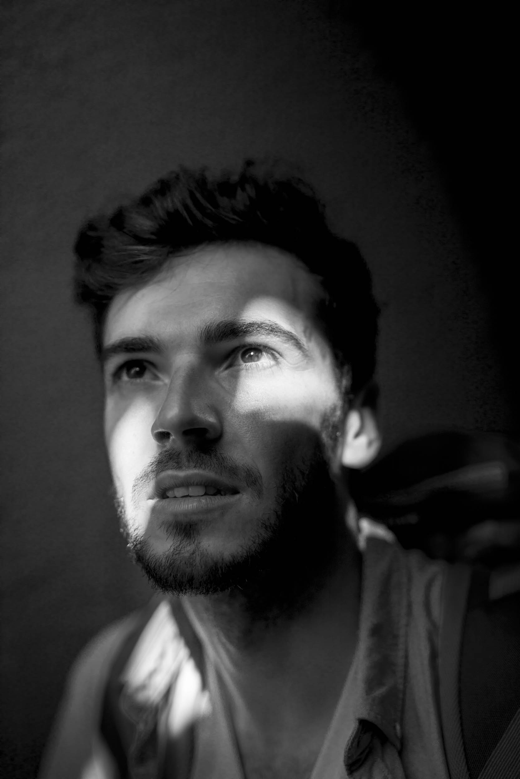 black-white-man-shadow-with-light-gleam